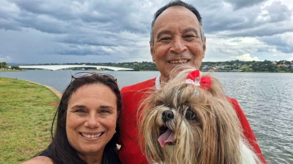 Aos 11 Anos, Estes Foram os 3 Cuidados Que Ajudaram a Manter a Vitalidade da Nossa Shih Tzu 2 Luna, Shih Tzu de 11 anos, com sua família